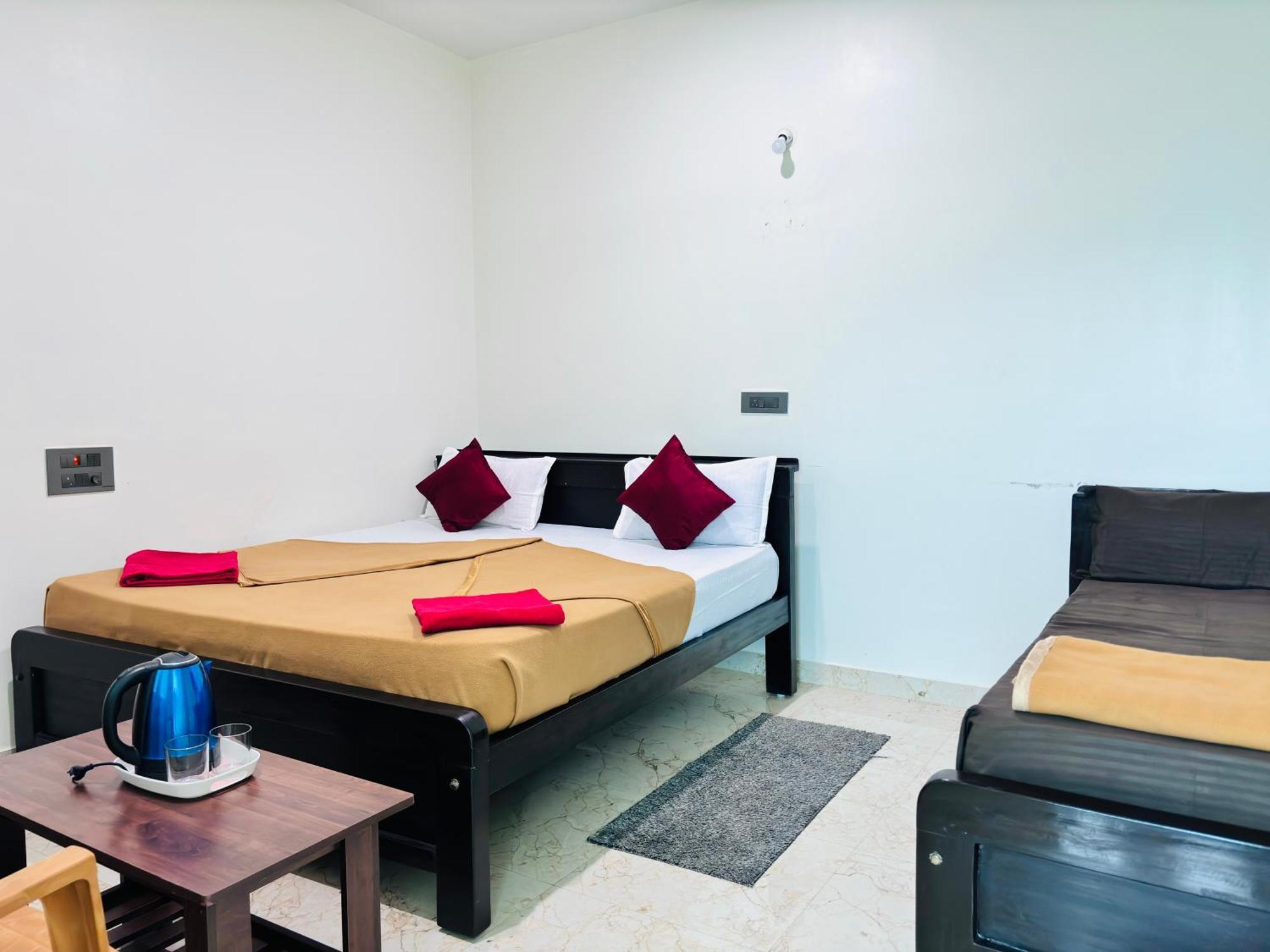 Sri Siri Lodge And Hotel Chikmagalūr Eksteriør billede
