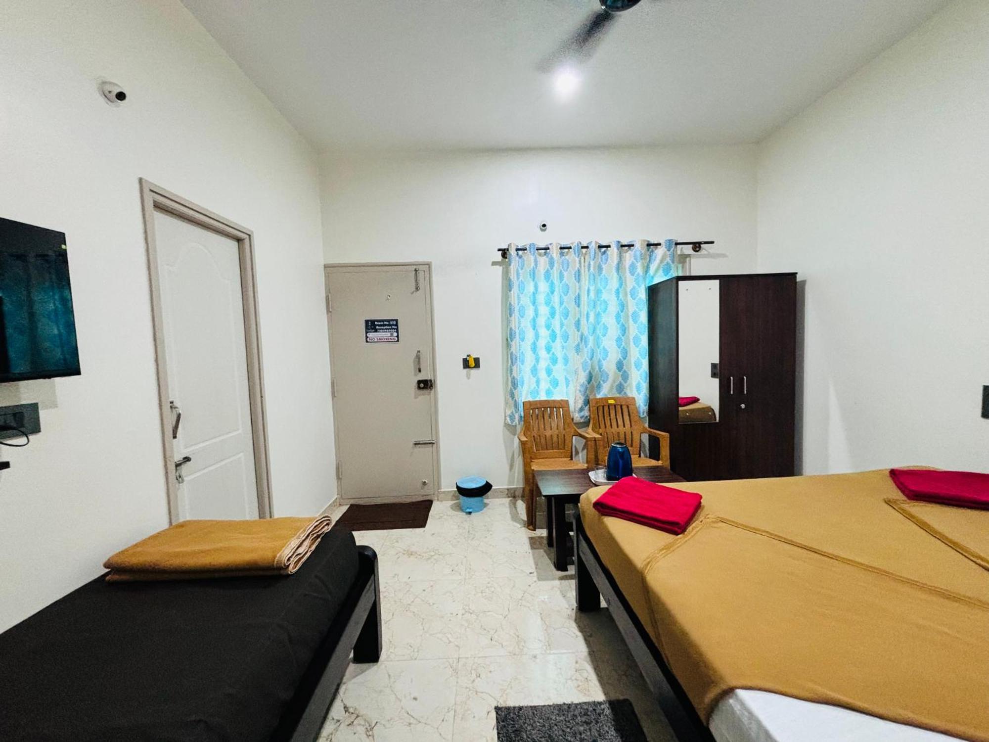 Sri Siri Lodge And Hotel Chikmagalūr Eksteriør billede