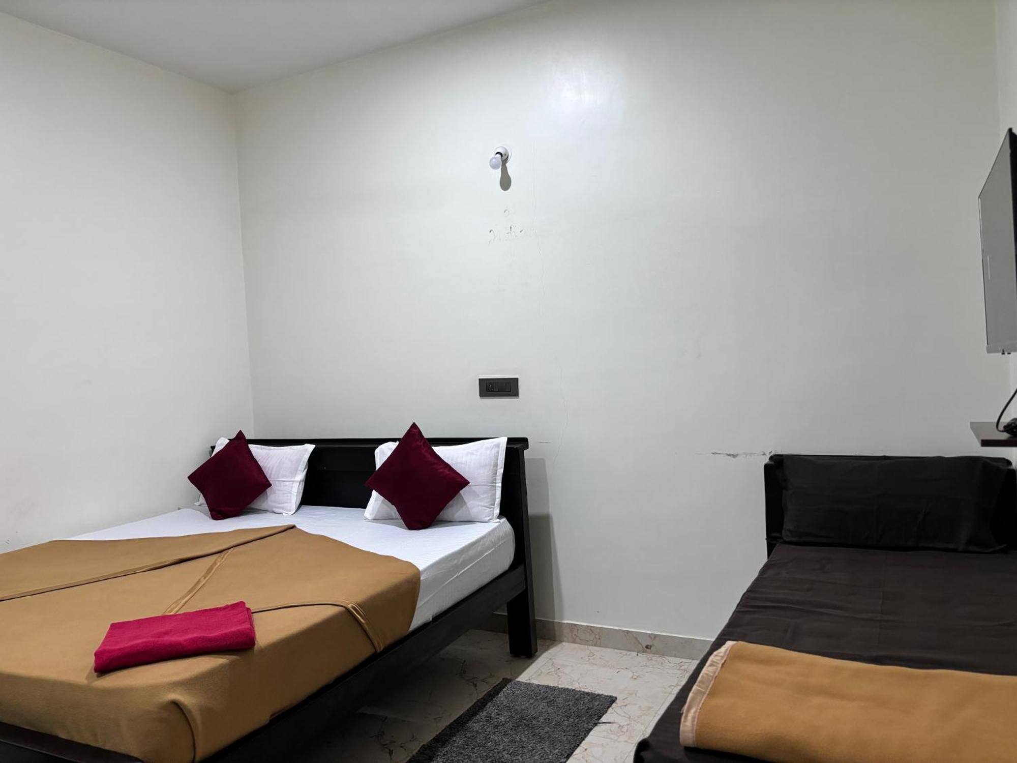 Sri Siri Lodge And Hotel Chikmagalūr Eksteriør billede