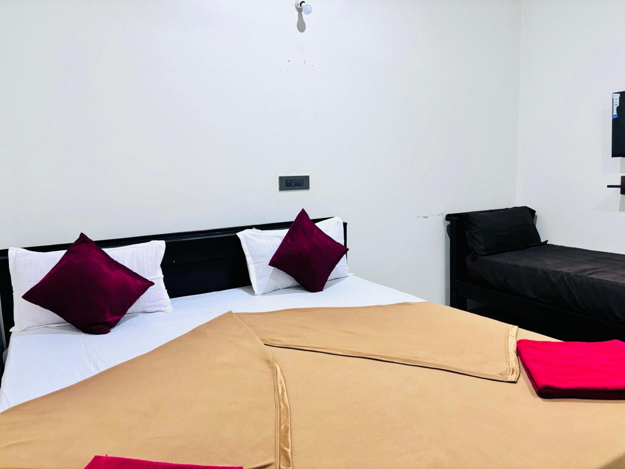 Sri Siri Lodge And Hotel Chikmagalūr Eksteriør billede