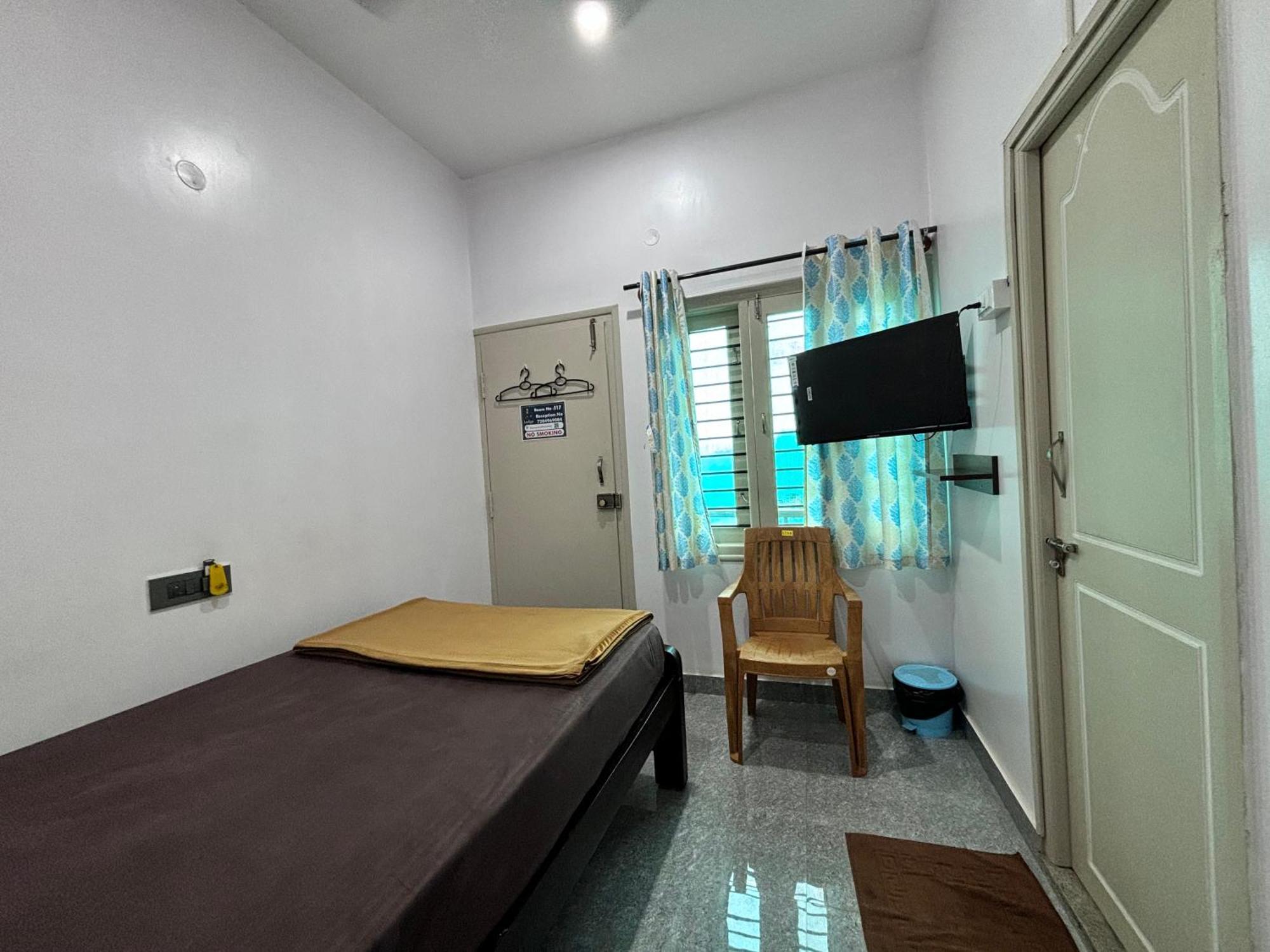Sri Siri Lodge And Hotel Chikmagalūr Eksteriør billede